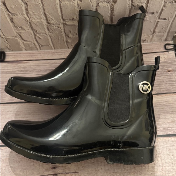 Michael Kors Charm Rain Booties - Picture 5 of 8